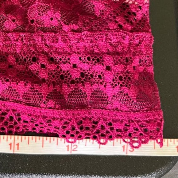 GUC WOMAN'S FRONT HOOKING SUPER CUTE LACEY MAROON BRALETTE BY VICTORIA SECRET - Picture 3 of 8